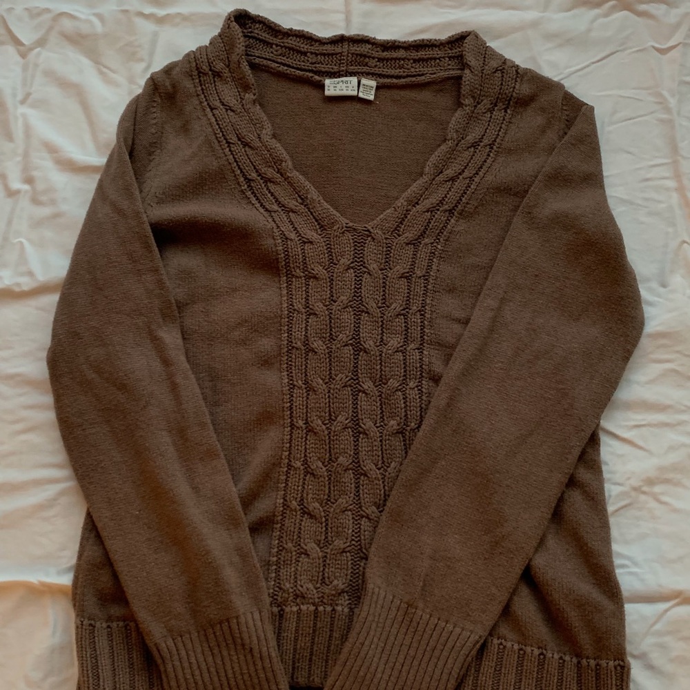 Brown baggy knitted sweater.